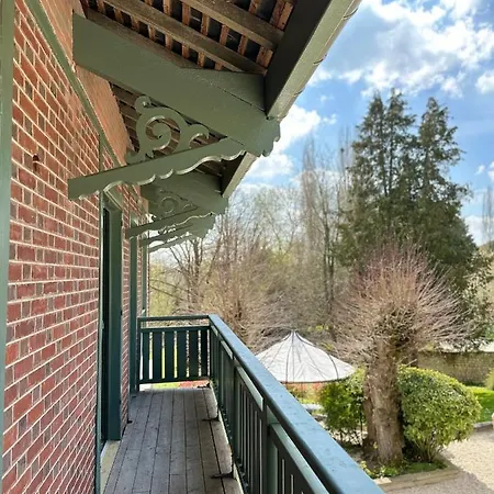 Couette-café La Demeure 3*