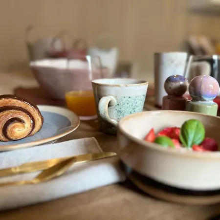 Couette-café La Demeure 3*