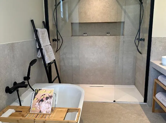 La Demeure Bed & Breakfast 3*